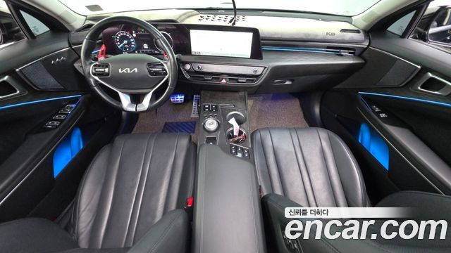 Kia K8 — interior