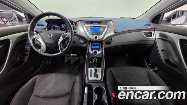 Hyundai Avante — interior