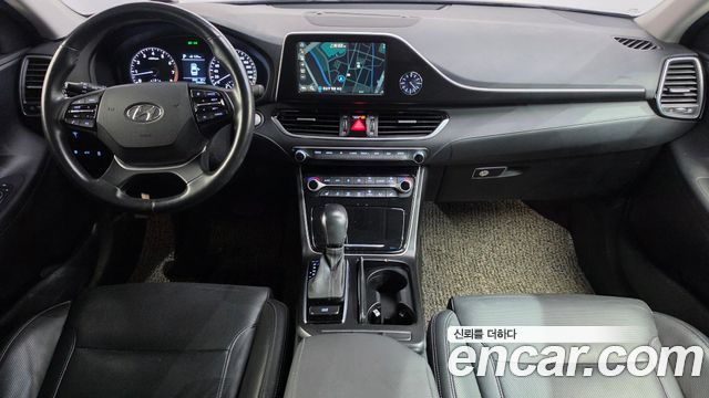 Hyundai Grandeur — interior