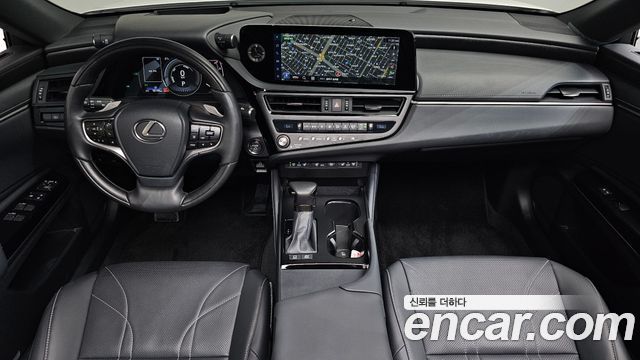 Lexus ES — interior