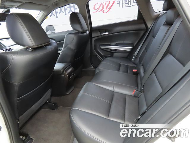 Honda Crosstour — interior