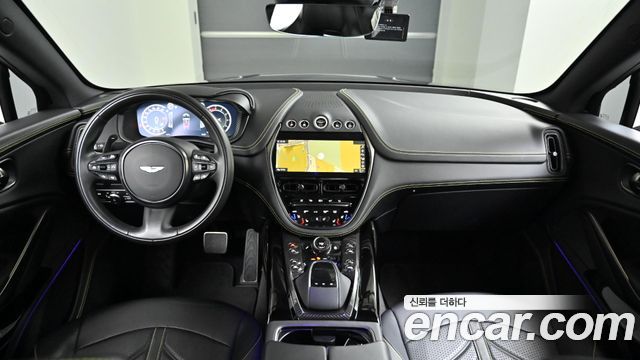 Aston Martin DBX — interior