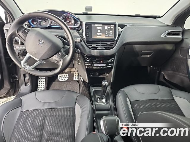 Peugeot 2008 — interior