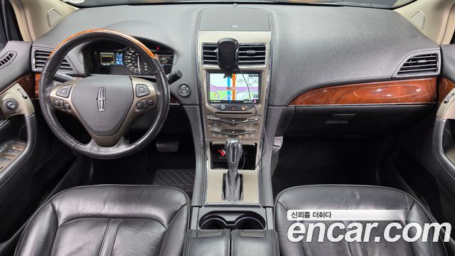 Lincoln MKX — interior