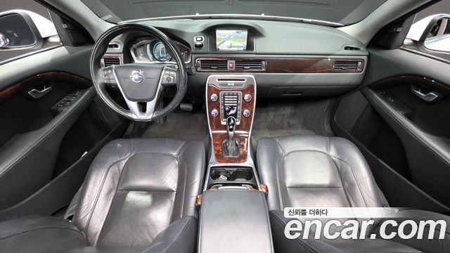 Volvo S80 — interior
