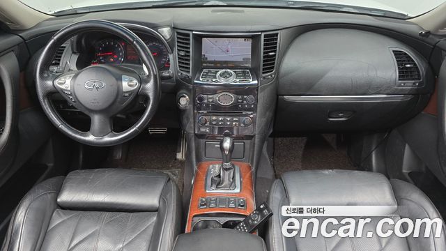 Infiniti FX — interior