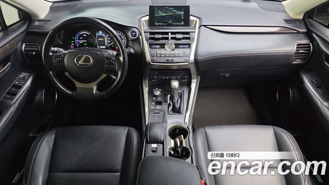 Lexus NX — interior