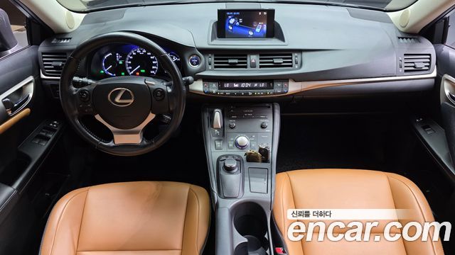 Lexus CT200h — interior
