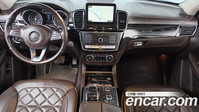 Mercedes-Benz GLS-Class — interior