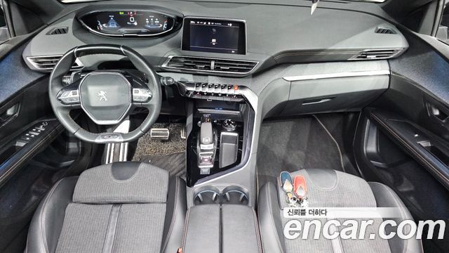Peugeot 5008 — interior