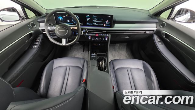 Hyundai Sonata — interior