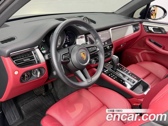 Porsche Macan — interior