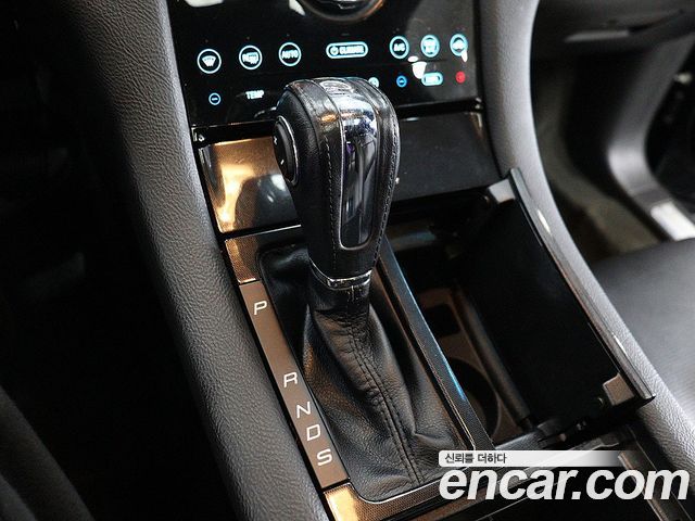 Ford Taurus — interior