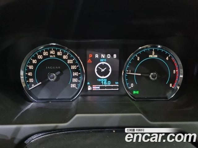 Jaguar XF — interior