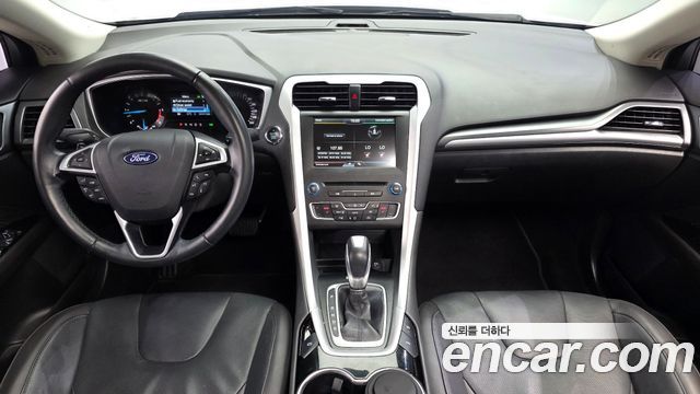 Ford Mondeo — interior