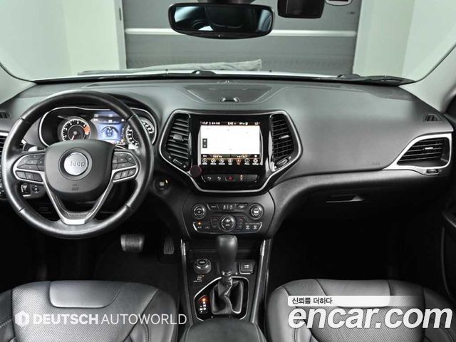 Jeep Cherokee — interior
