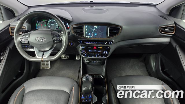 Hyundai Ioniq — interior