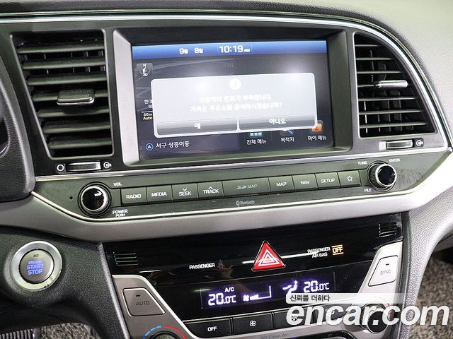 Hyundai Avante — interior