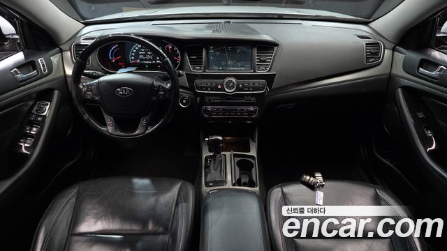 Kia K7 — interior