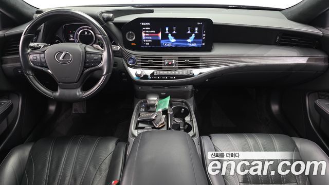 Lexus LS — interior
