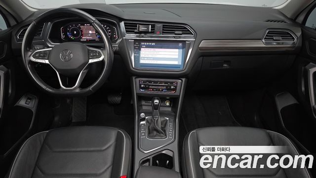 Volkswagen Tiguan — interior