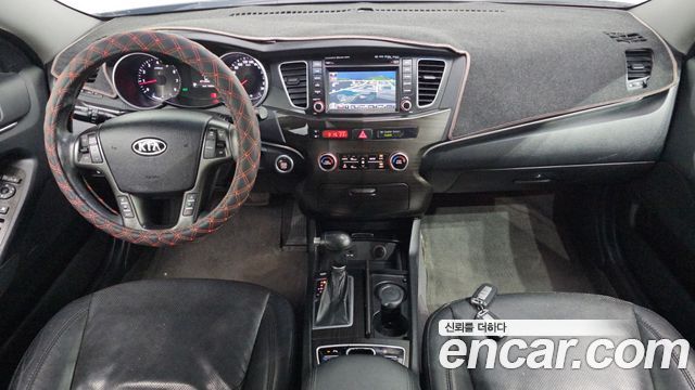 Kia K7 — interior