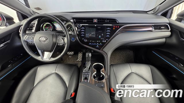 Toyota Camry — interior