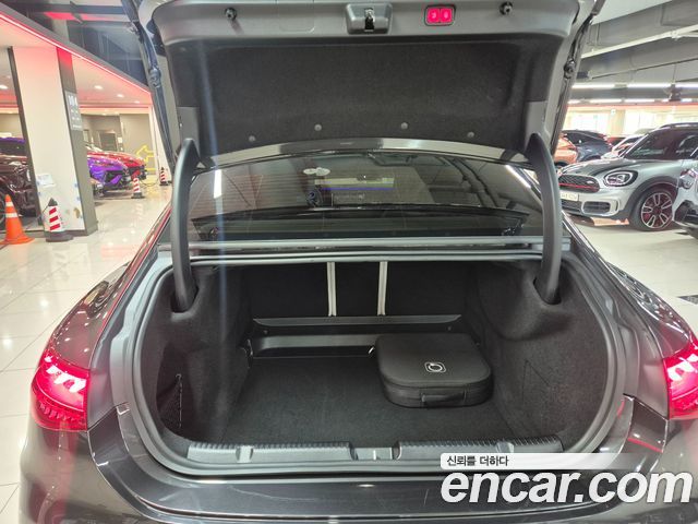 Mercedes-Benz EQE — interior