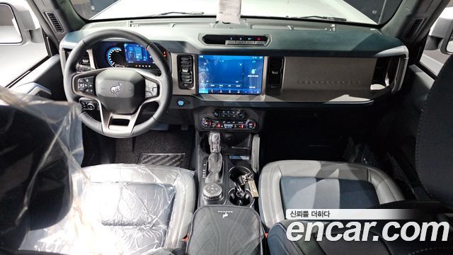 Ford Bronco — interior