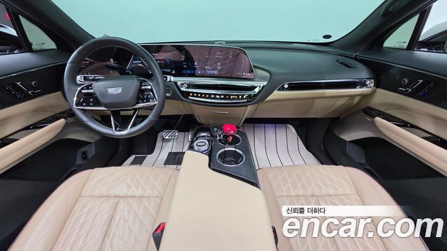 Cadillac Lyriq — interior