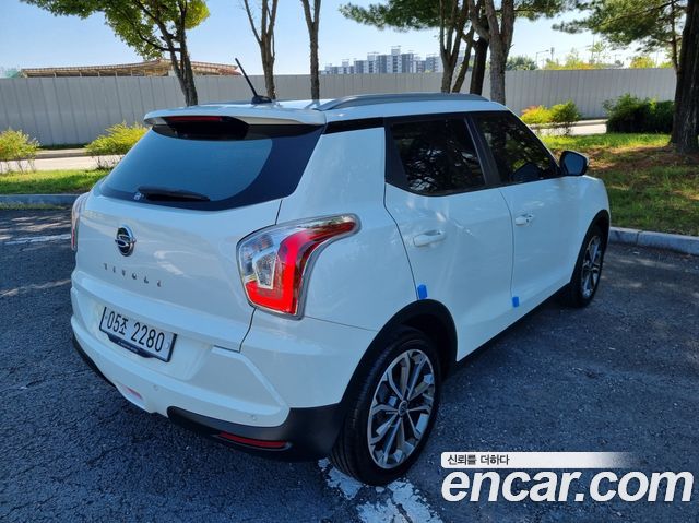 KG Mobility Tivoli — interior
