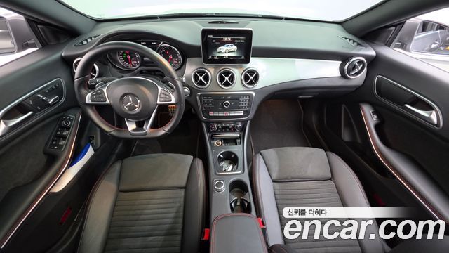 Mercedes-Benz CLA-Class — interior
