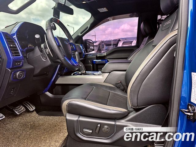 Ford F-150 — interior