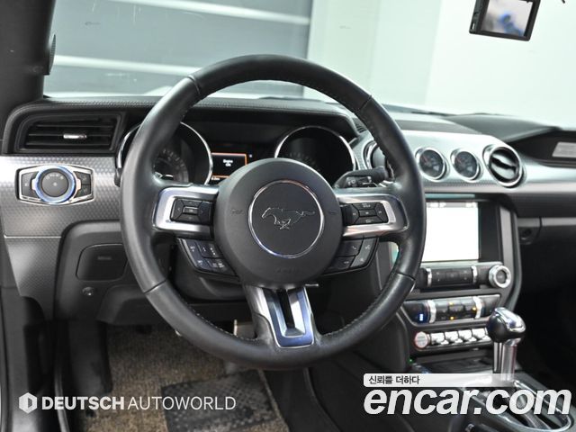 Ford Mustang — interior