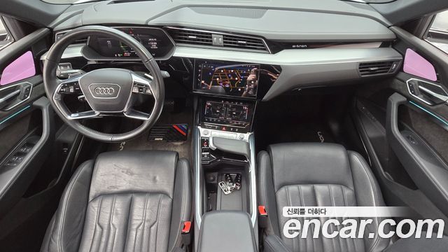 Audi e-tron — interior