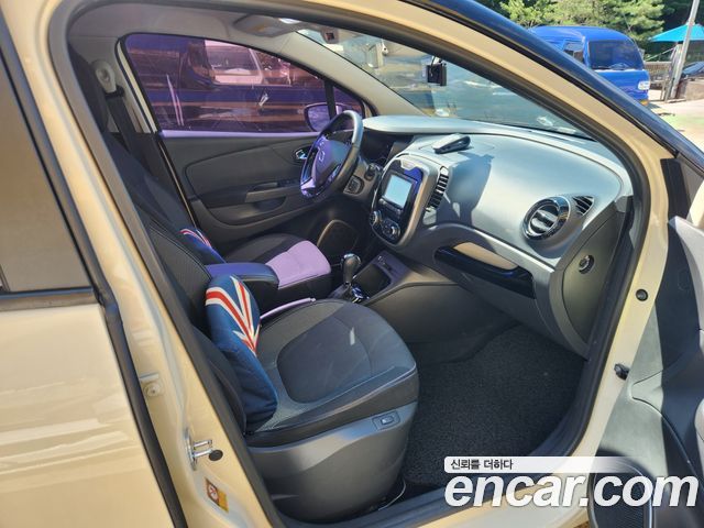 Renault Korea QM3 — interior