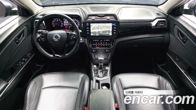 KG Mobility Tivoli — interior