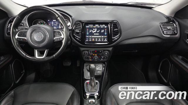 Jeep Compass — interior