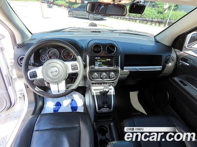 Jeep Compass — interior