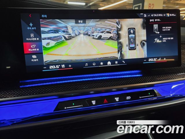 BMW i7 — interior