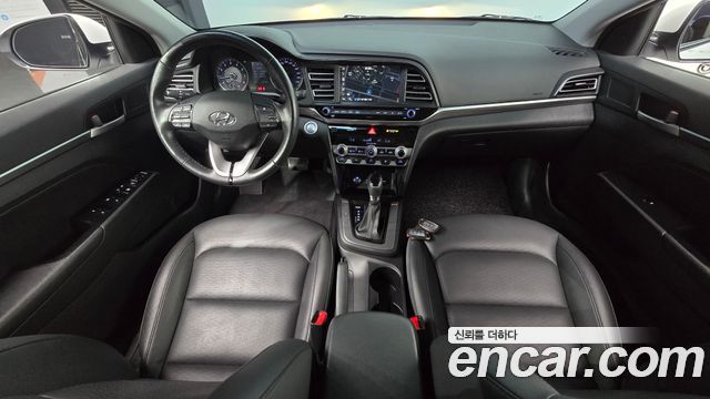 Hyundai Avante — interior