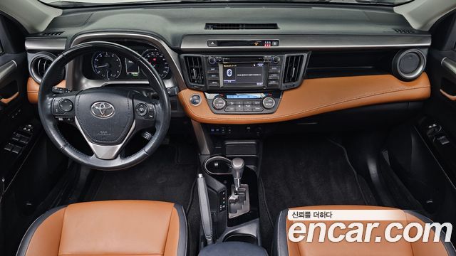 Toyota RAV4 — interior