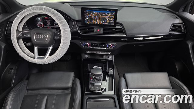 Audi Q5 — interior