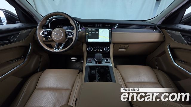 Jaguar F-Pace — interior