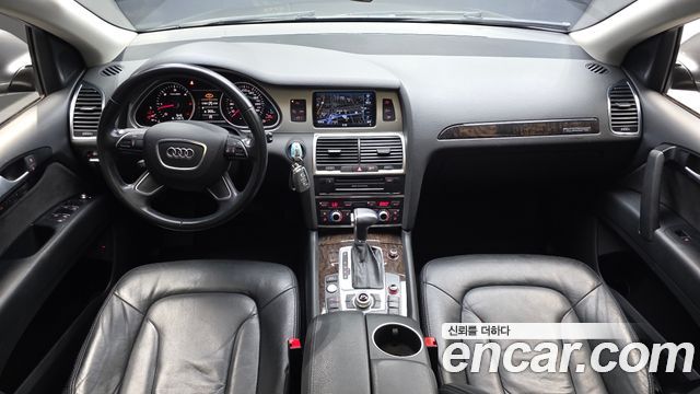 Audi Q7 — interior