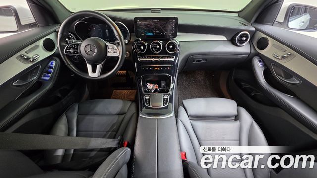 Mercedes-Benz GLC-Class — interior
