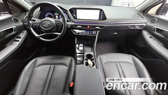 Hyundai Sonata — interior