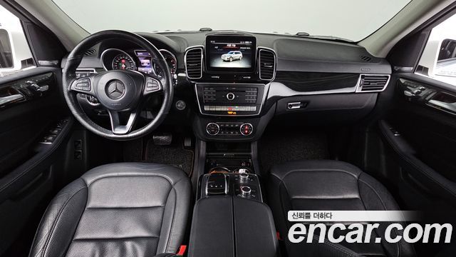 Mercedes-Benz GLS-Class — interior