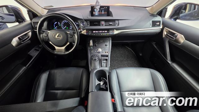 Lexus CT200h — interior