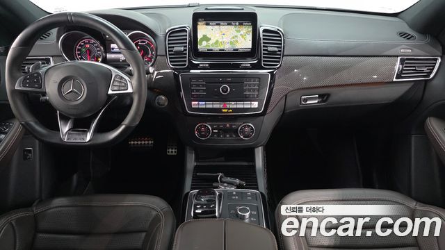 Mercedes-Benz GLE-Class — interior